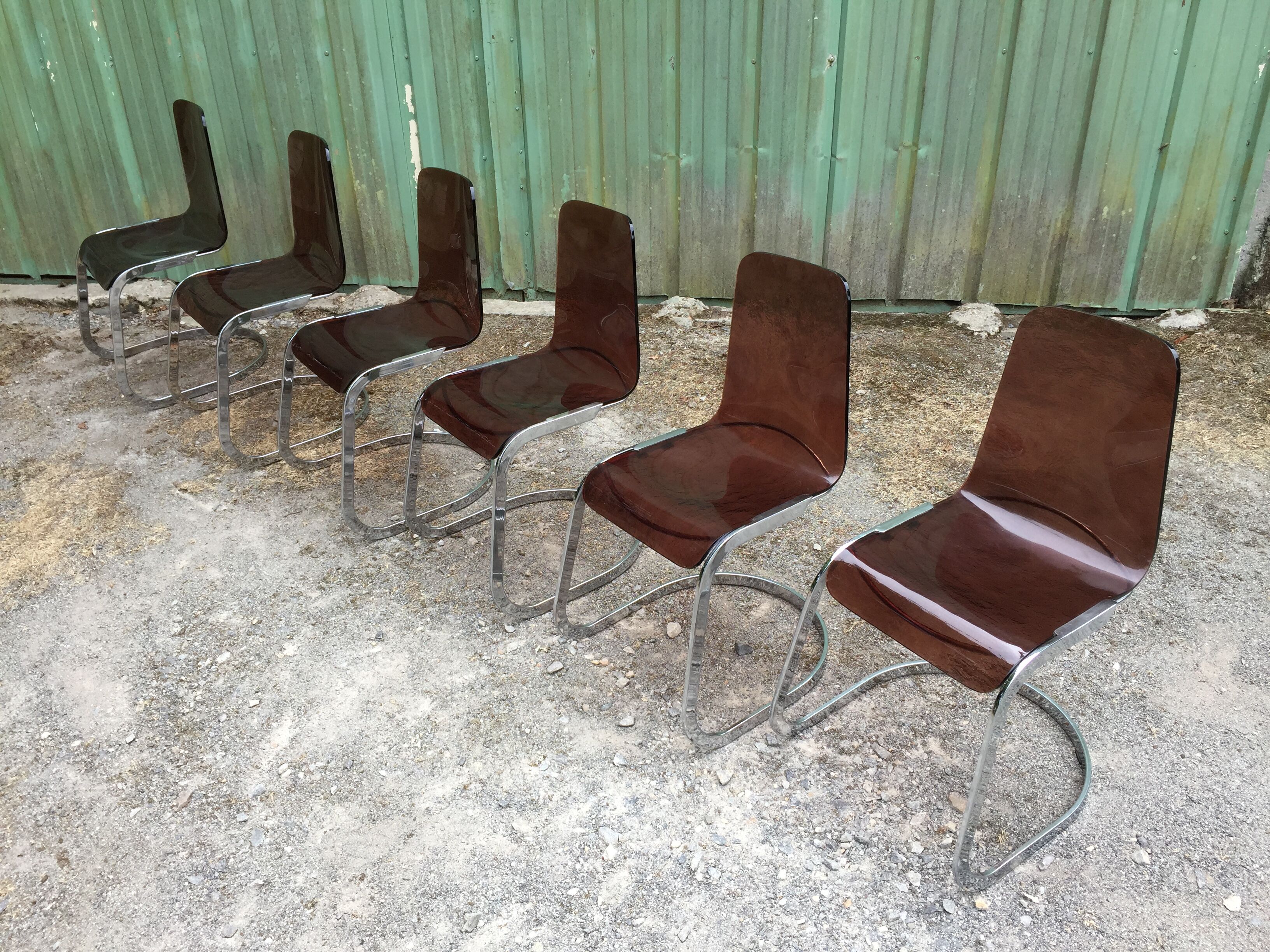 Chairs in plexiglas with chrome metal base