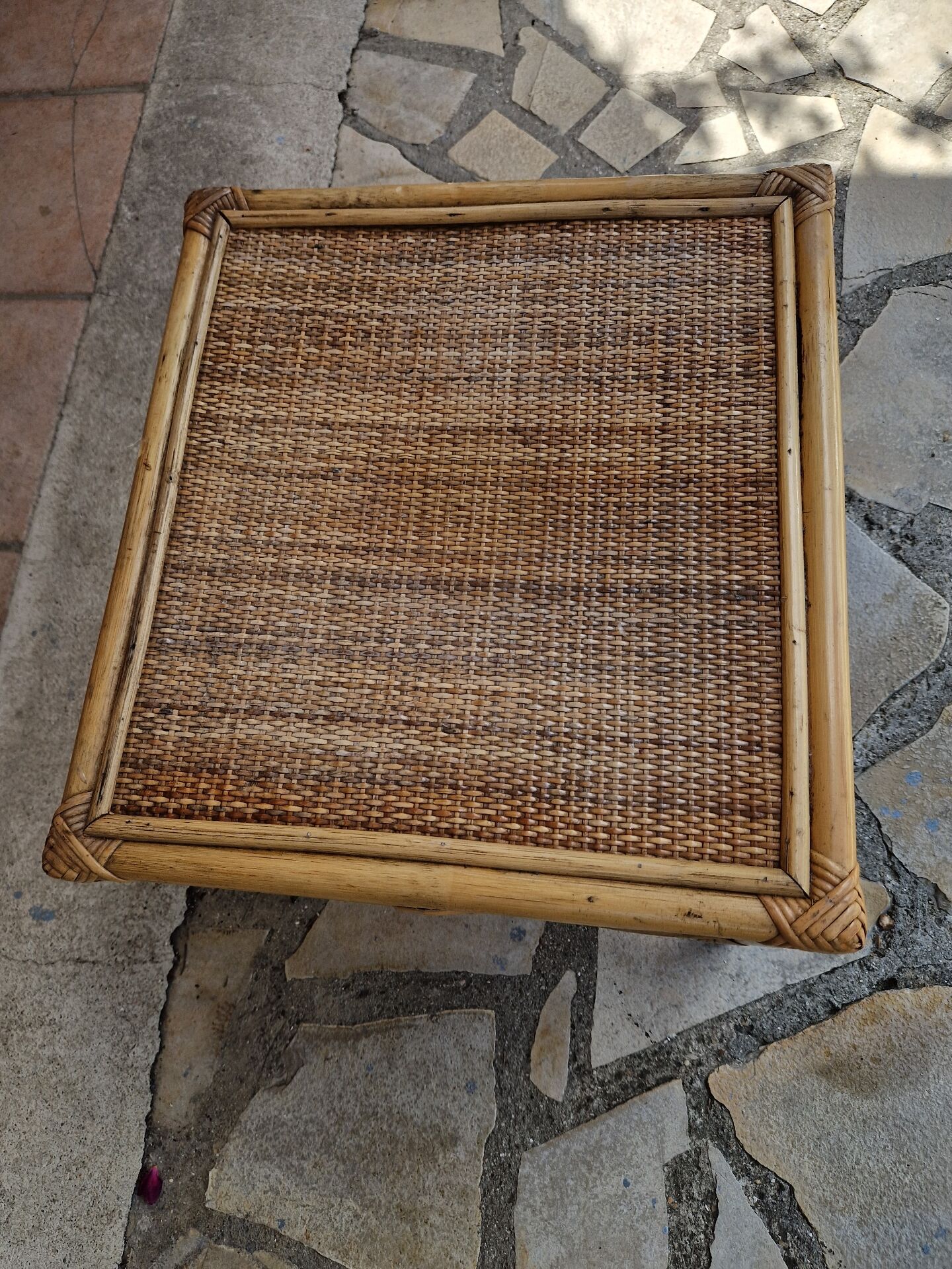 Table basse en rotin