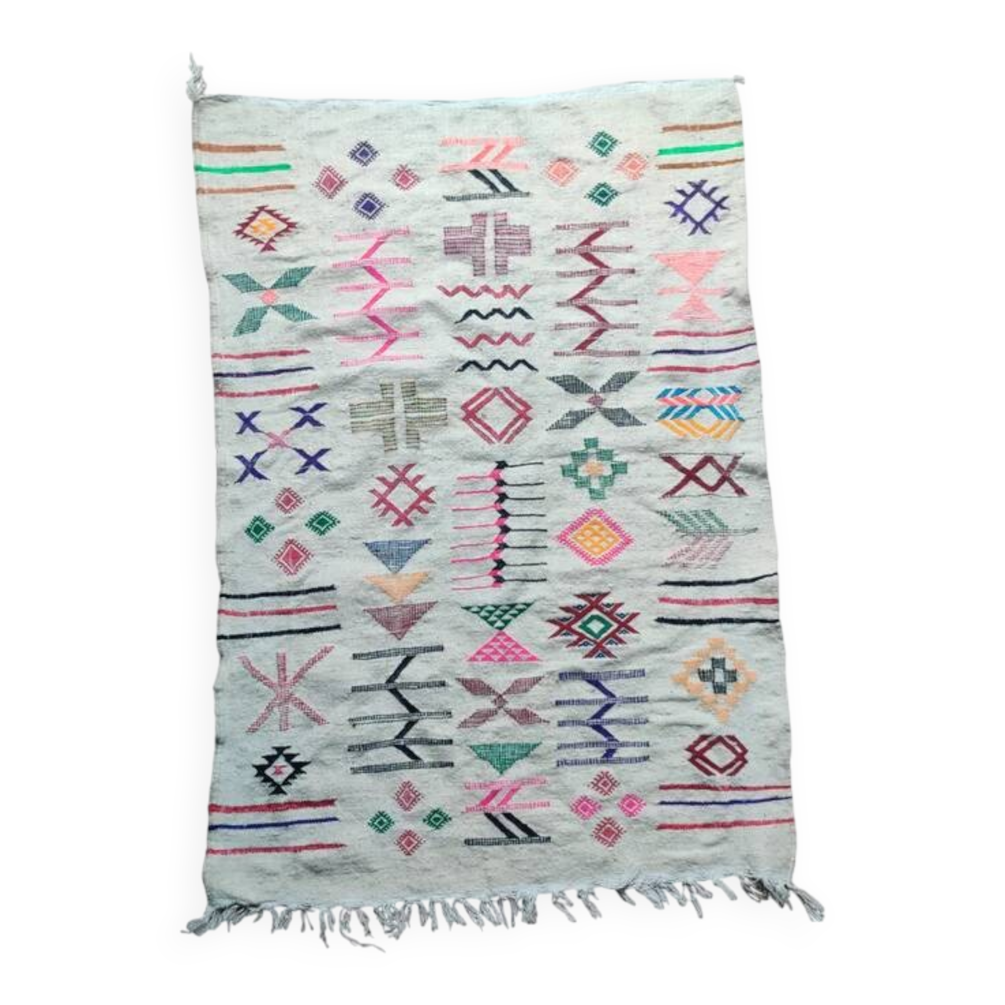 White Moroccan rug with Berber patterns.