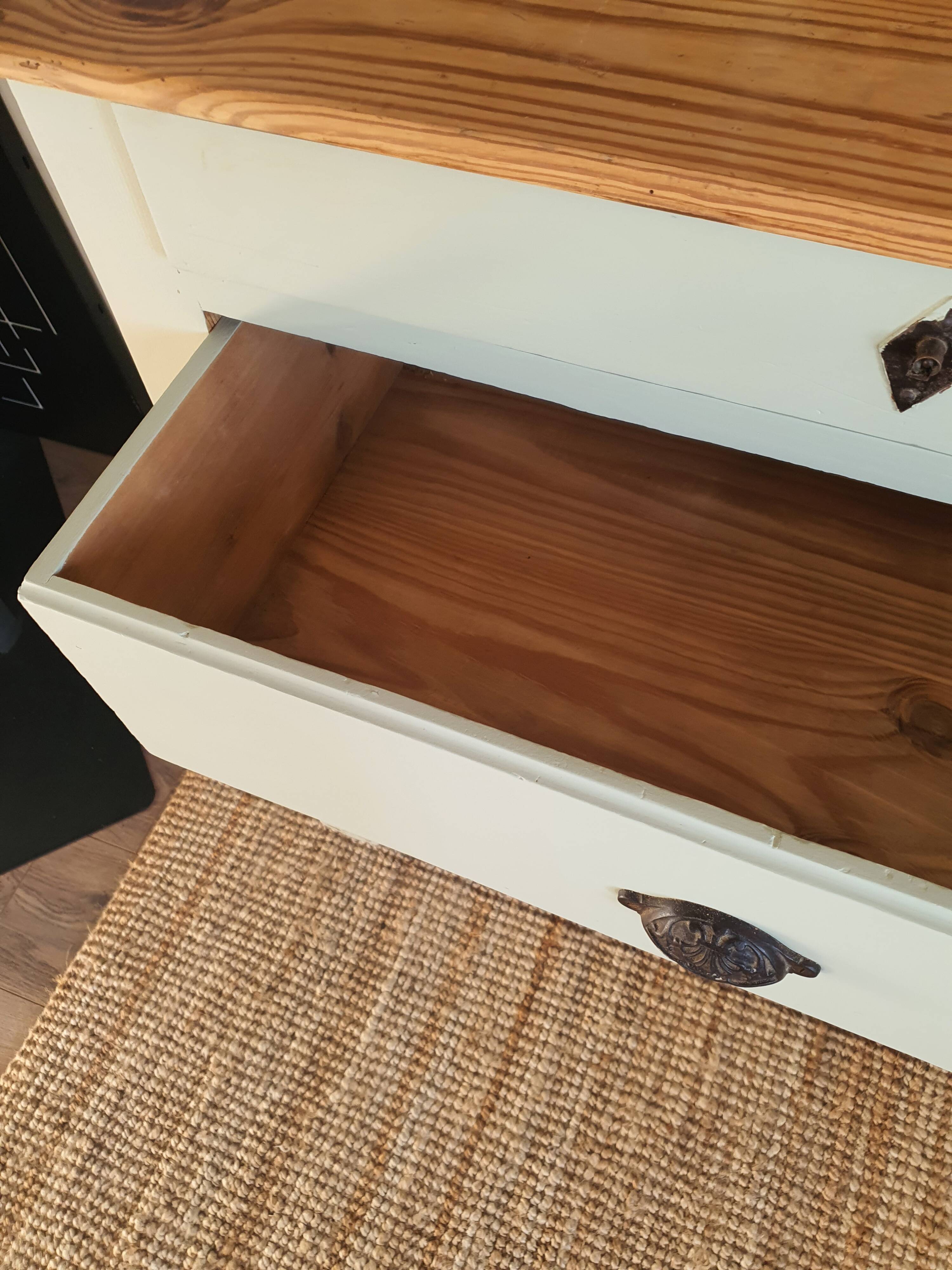 Wooden chest of drawers