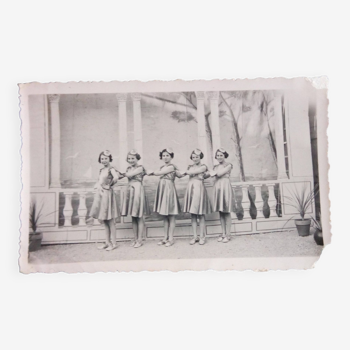 Photographie noir et blanc, groupe de danse, filles, années 40