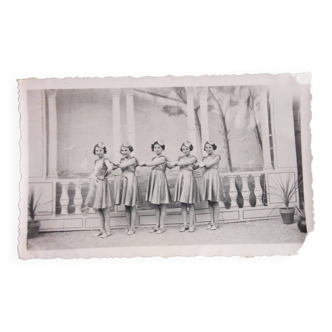 Photographie noir et blanc, groupe de danse, filles, années 40