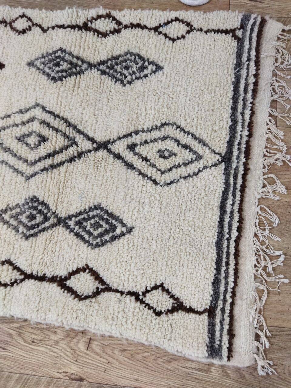Handcrafted moroccan berber rug 172 x 87 cm