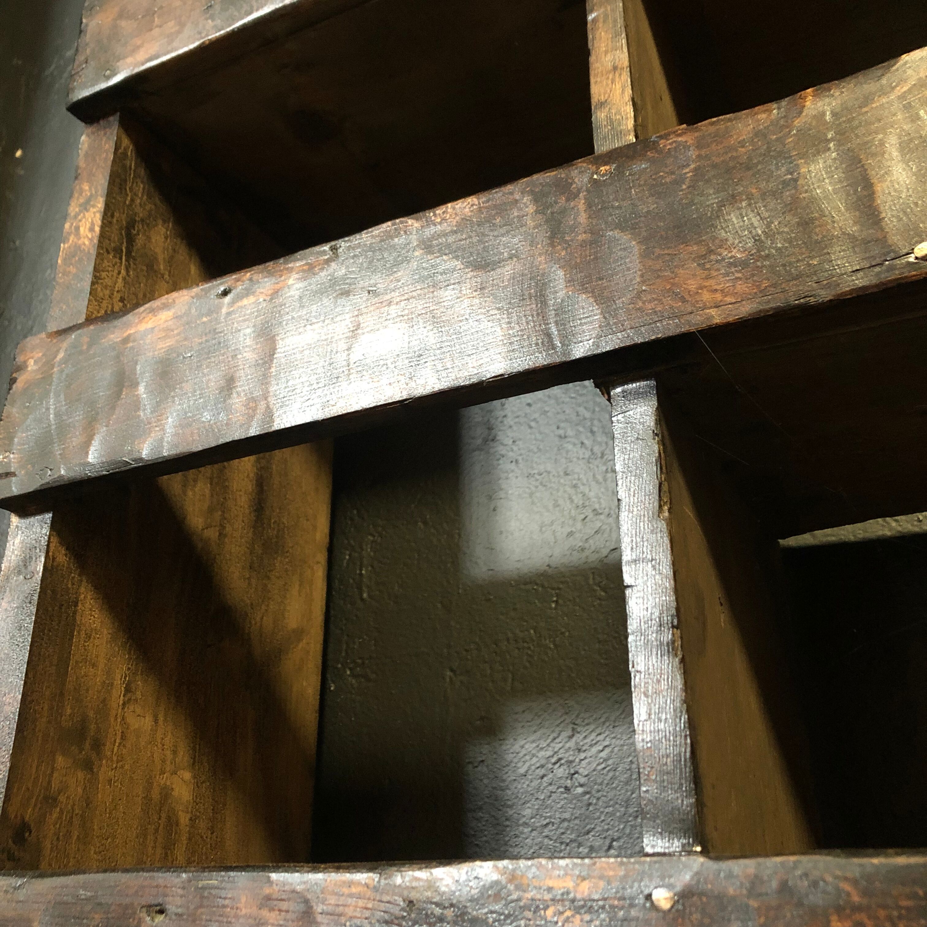 Meuble de métier à tiroirs et casiers
