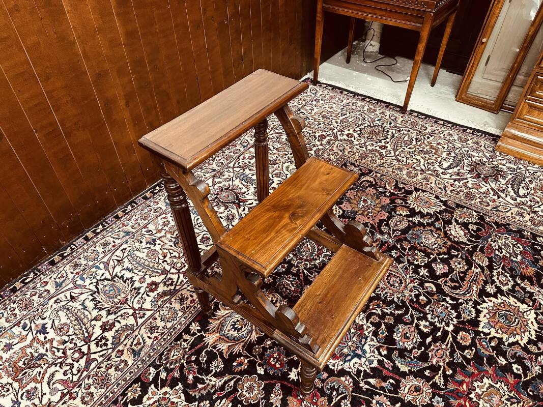 Escalier de bibliothèque classique