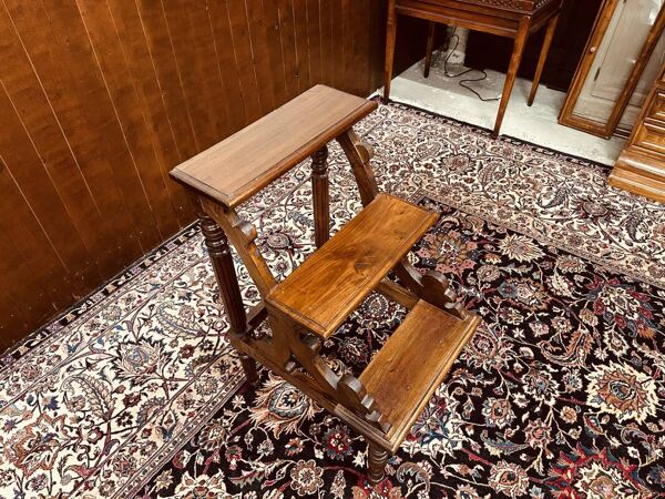 Escalier de bibliothèque classique