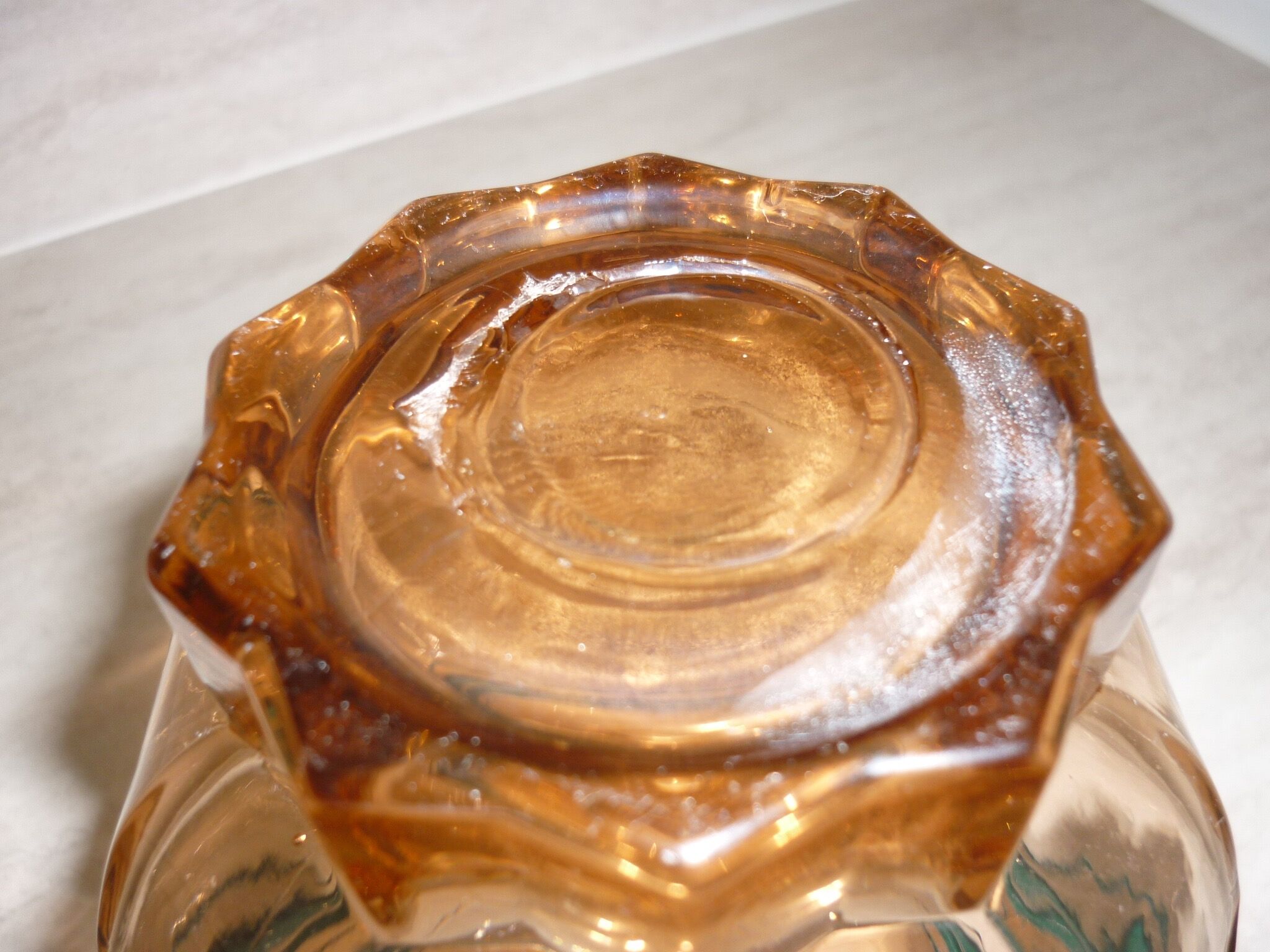 Art Deco carafe in pink transparent glass with cap