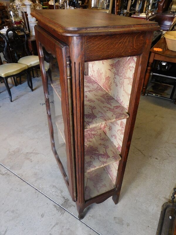 Showcase 1 door in oak
