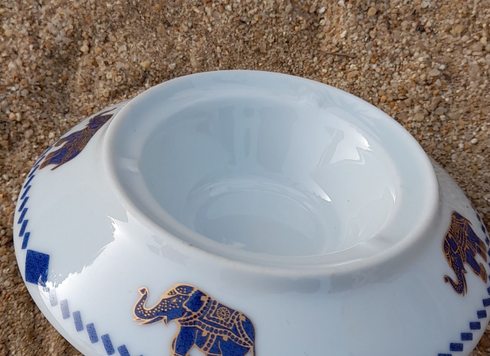 Empty ashtray pocket Hotel Crillon Paris, Limoges porcelain, manufact. Haviland
