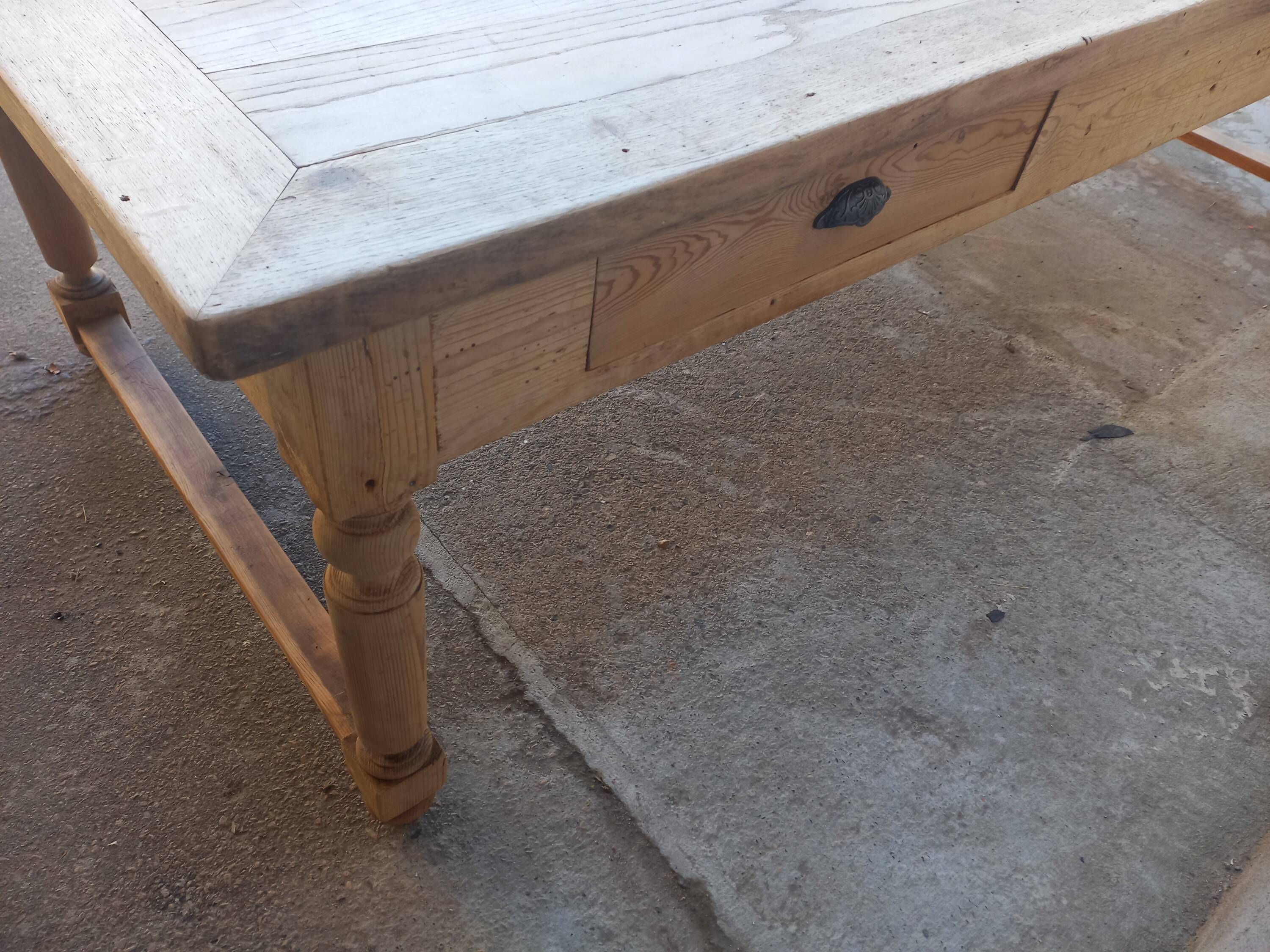 Grande table de communauté en chêne et sapin