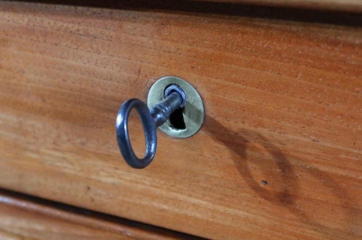 Walnut Chest of Drawers, Restoration Period – 1st Part 19th