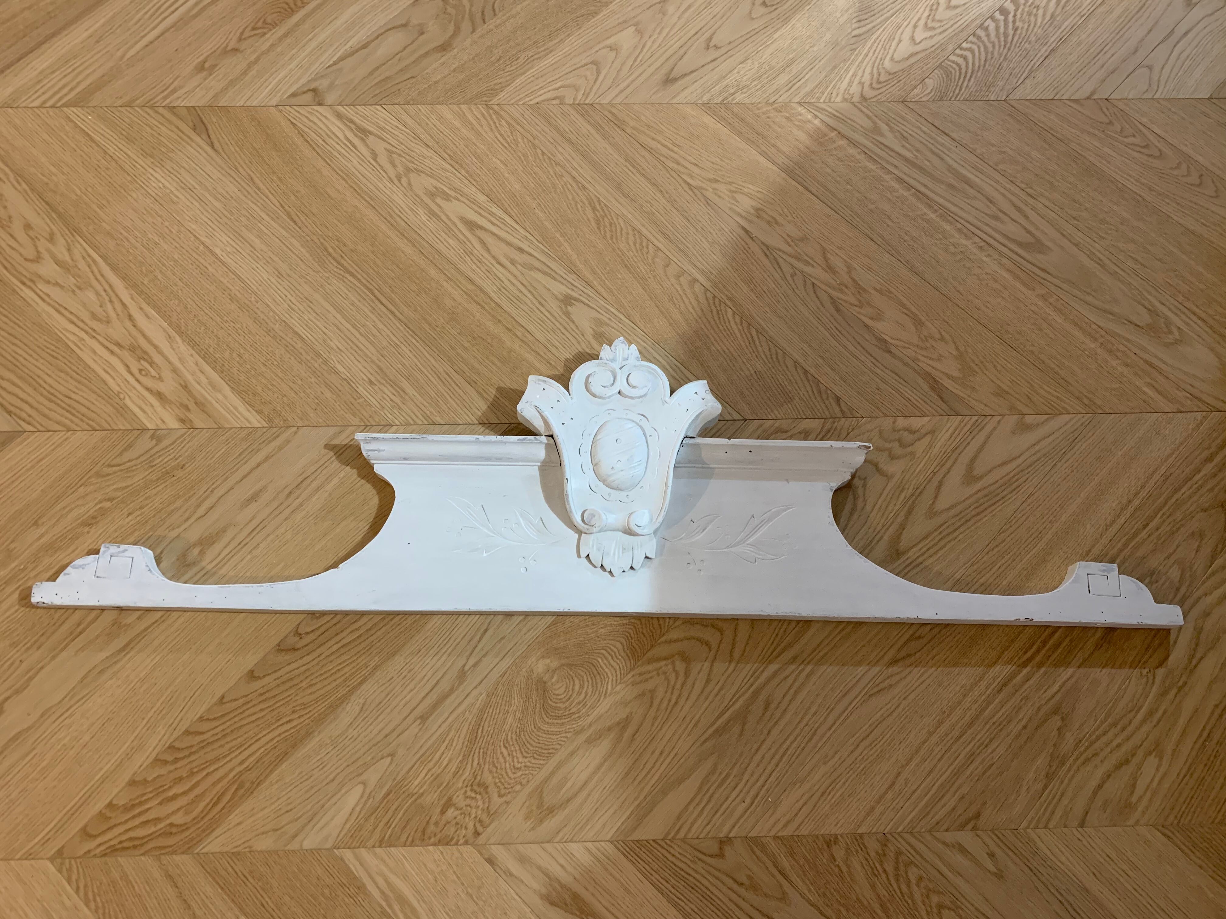 Old carved white patinated pediment - 115cm