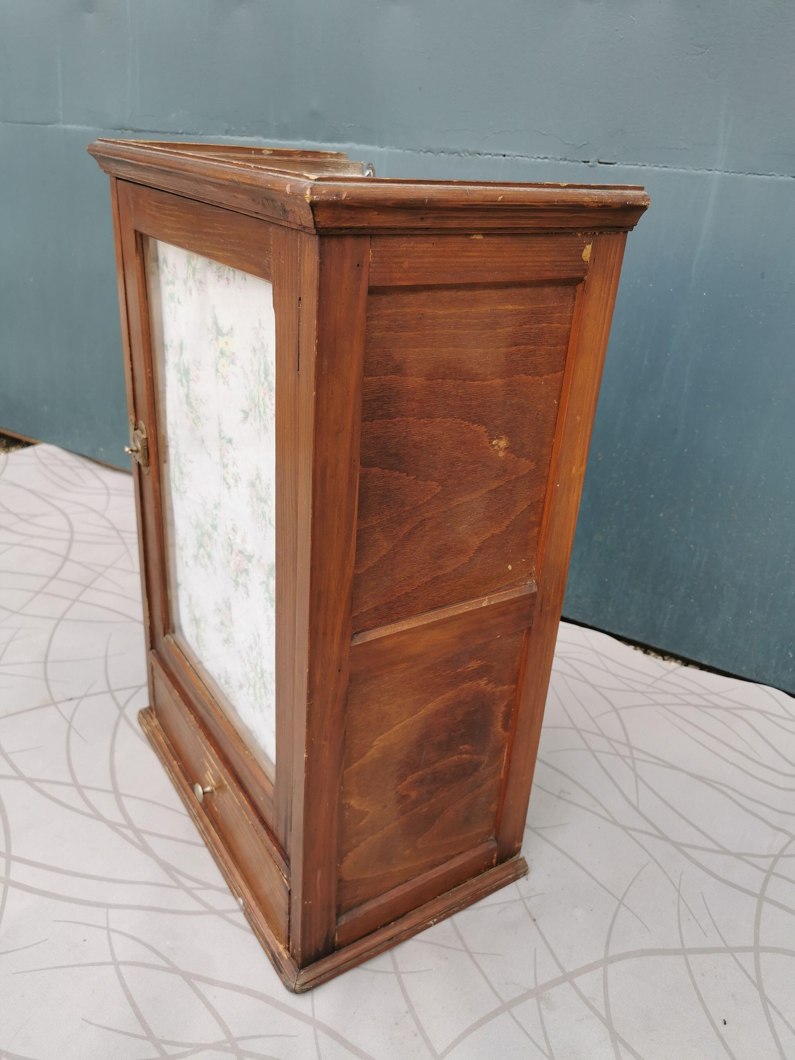 Wall window / medicine cabinet