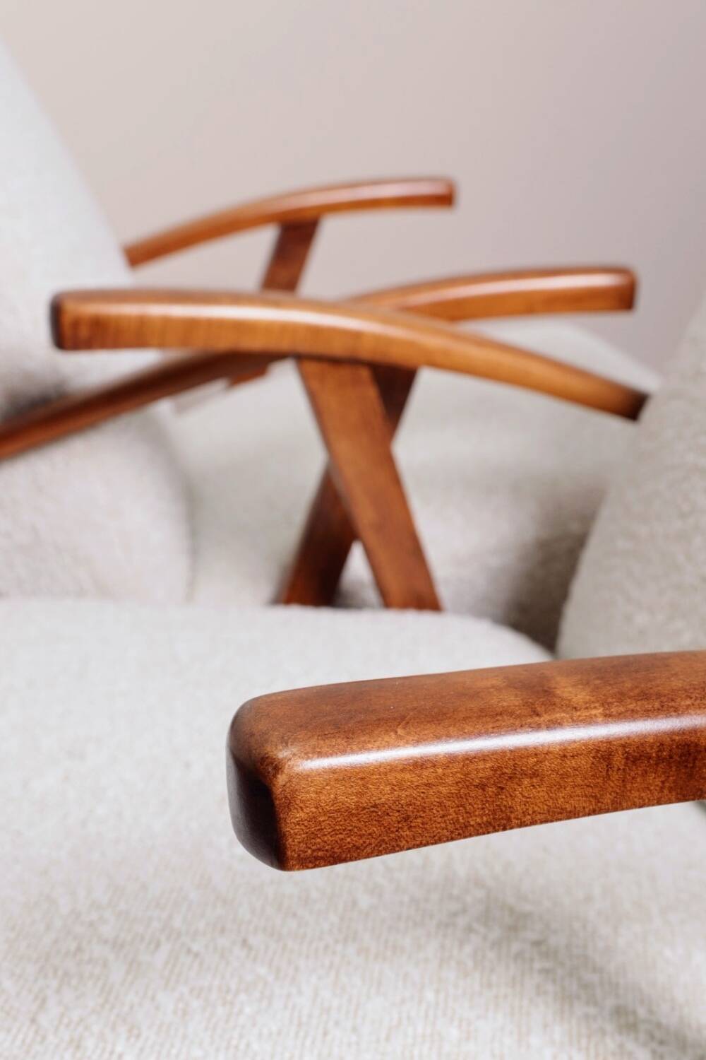 Vintage armchair in pearl white bouclé with walnut wood, 1960.