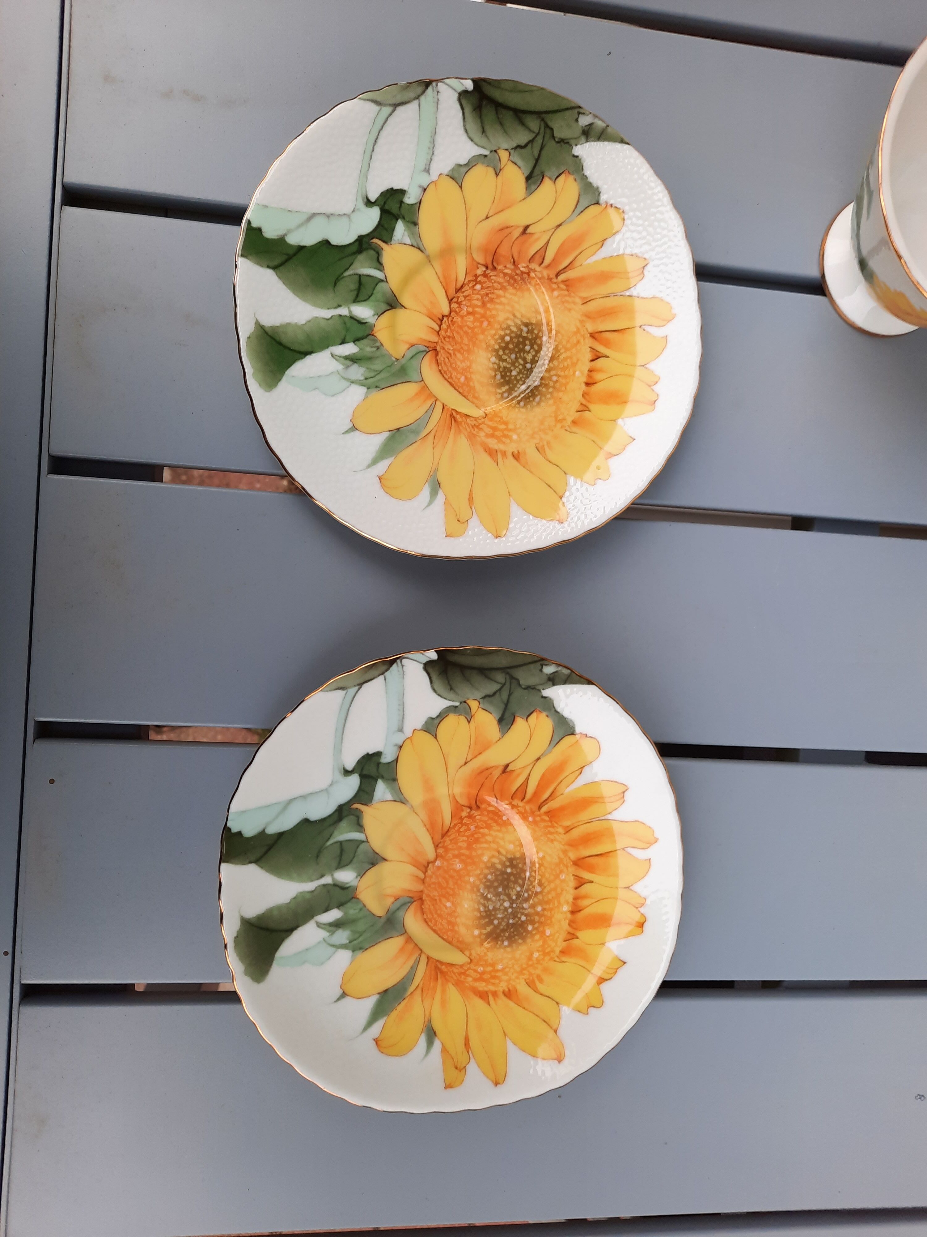 Pair of porcelain cups