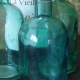 Bouteilles en verre bleu