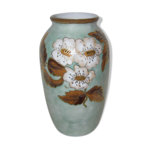 Vase en porcelaine de Limoges, signé Camille Tharaud