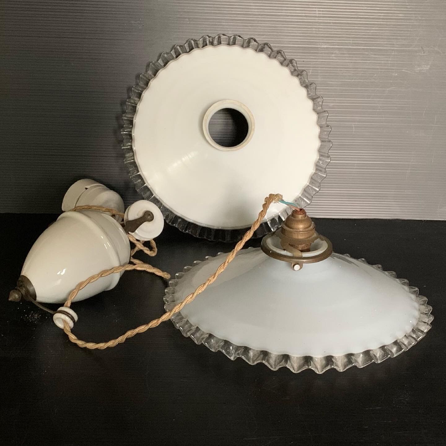 Suspension rises and falls opaline