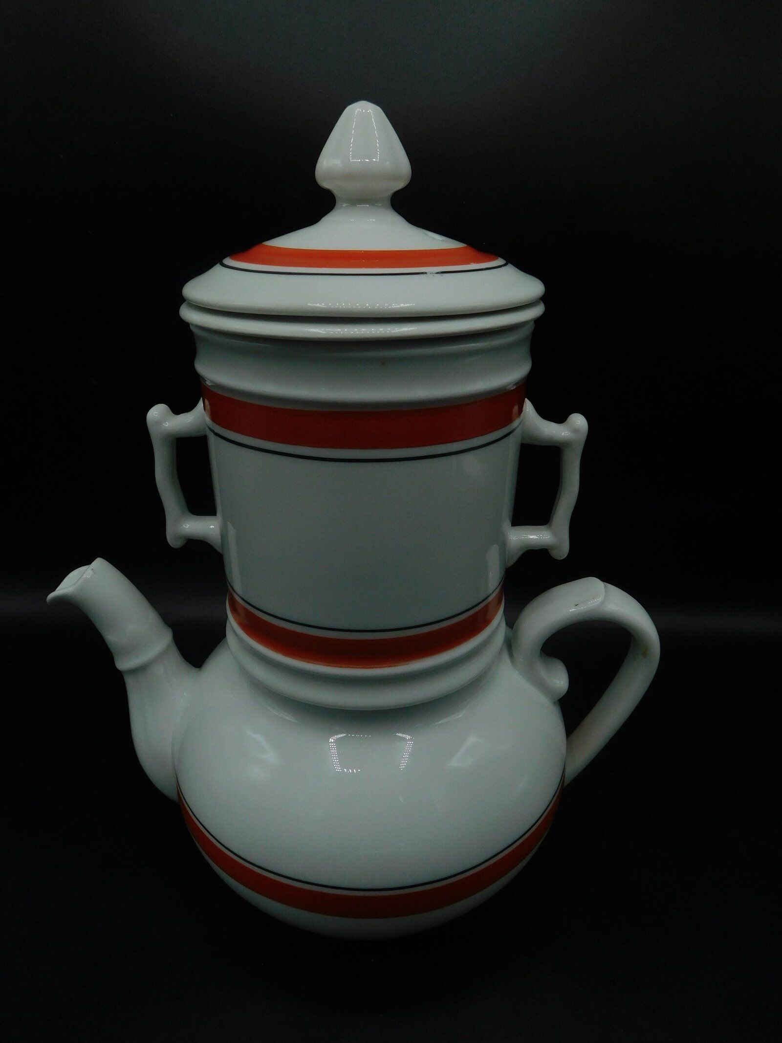 White and orange Pillivuyt tisanière