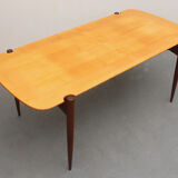 Table basse scandinave des années 1950 en teck et érable