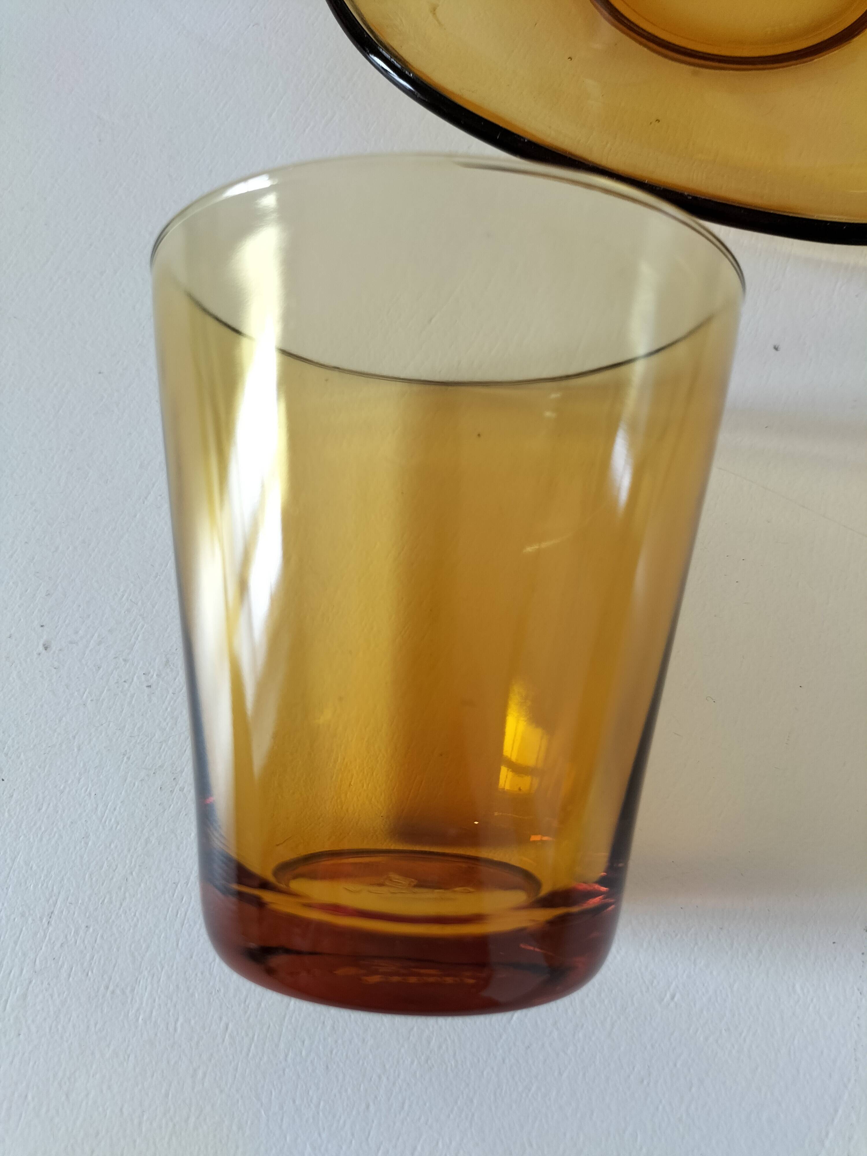 Vereco set: 4 cups, 6 saucers and 4 tumblers
