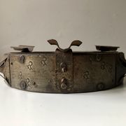 Cendrier en fer forgé et bois art brutaliste XXIIIème