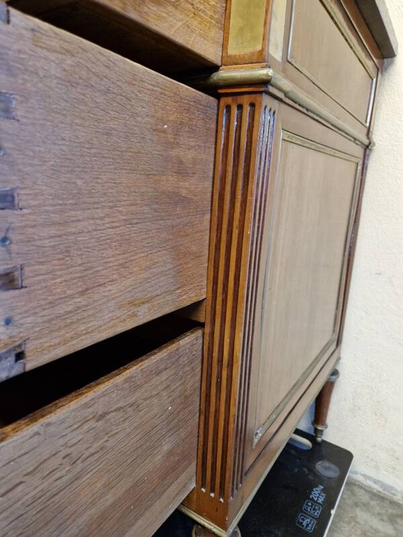 Commode en acajou et placage d'acajou époque Louis XVI, fin du 18ème s.