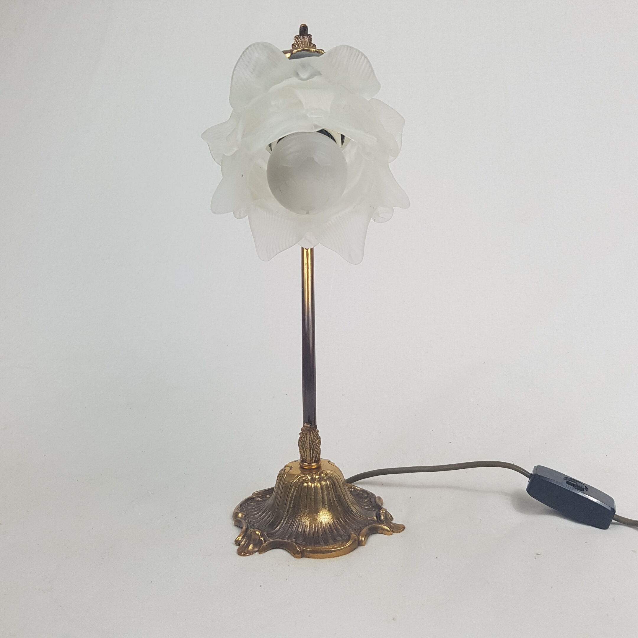 Flower gilded bronze lamp