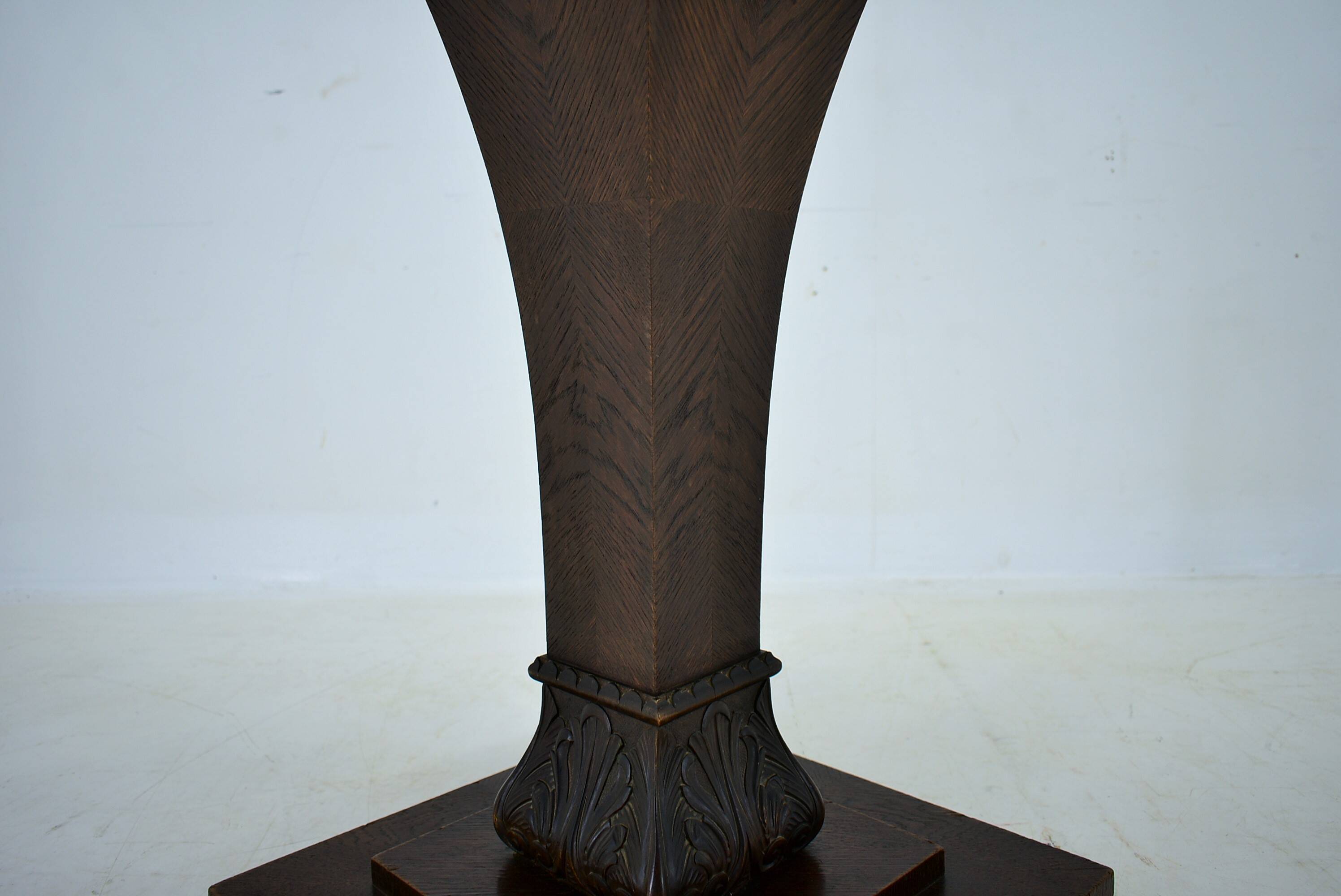 1920s Art Deco Occasional Coffee Table and tablecloth