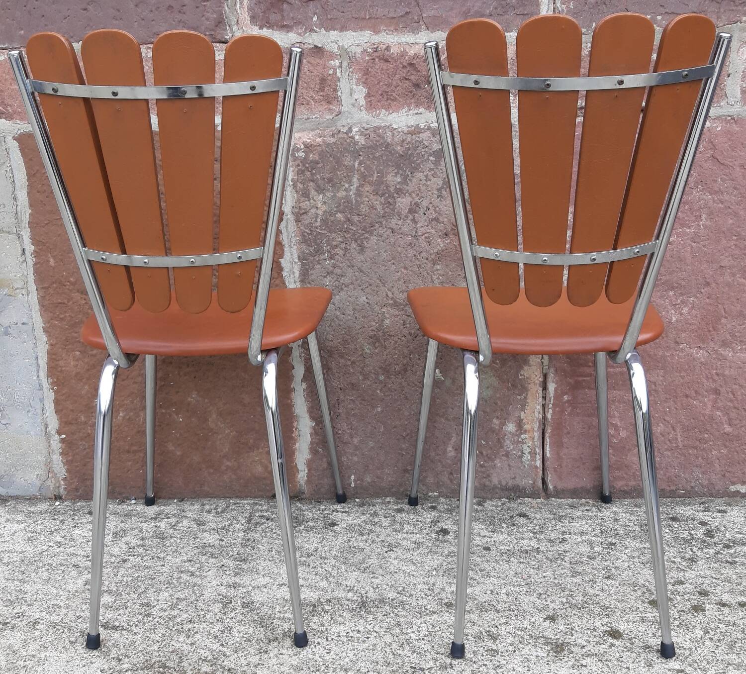 2 “Pétal” chairs from Soudévinyl
