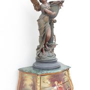 Louis XV curved chest of drawers in Martin varnished marquetry