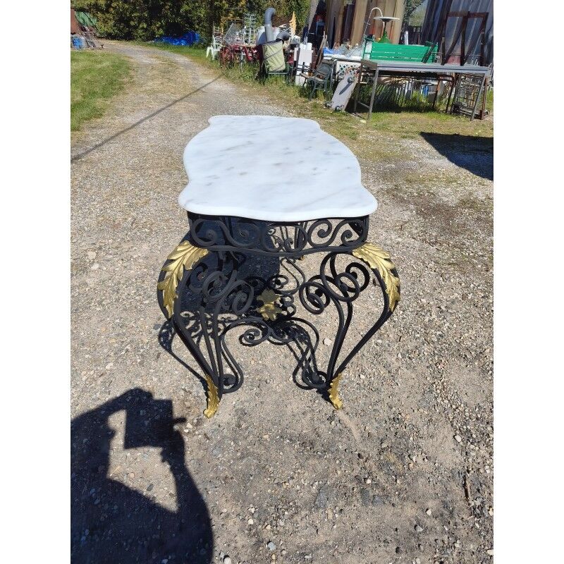 19th-century butcher's table made of wrought iron and twisted.