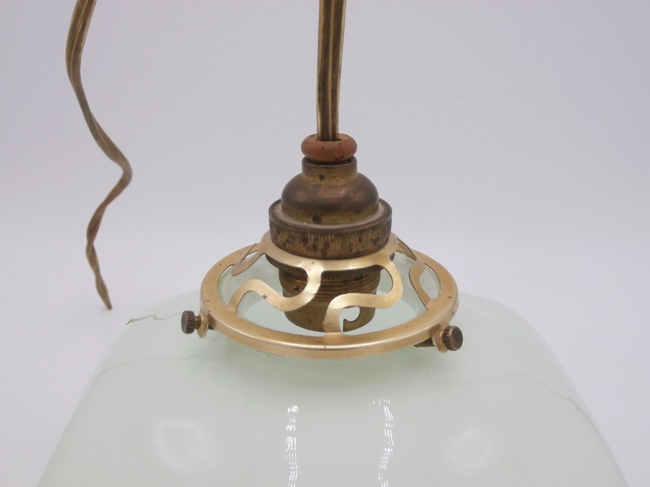 Suspension in opaline