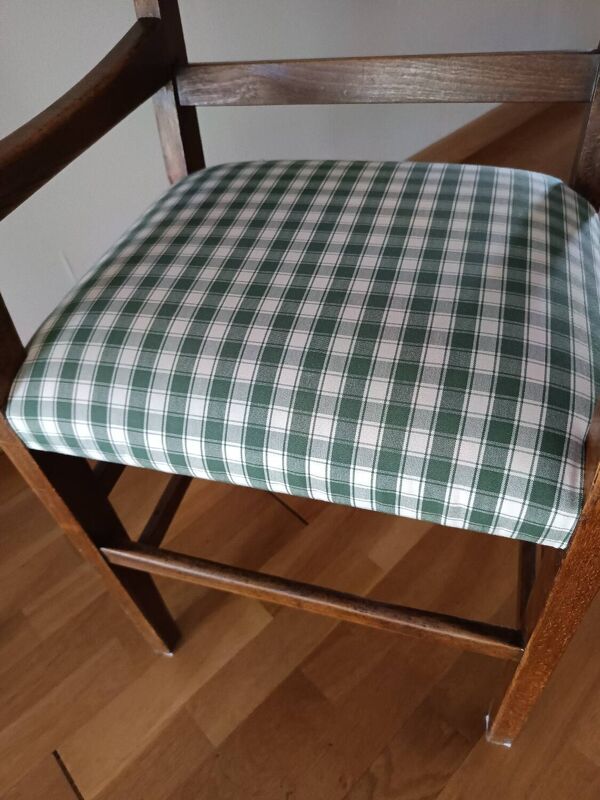 Chaise à accoudoir