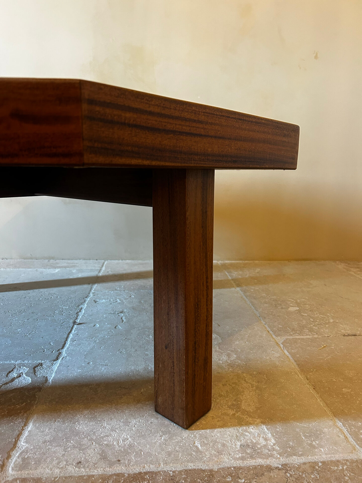 Jean d'Asti coffee table – Rare octagonal model