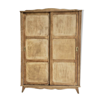 Armoire parisienne