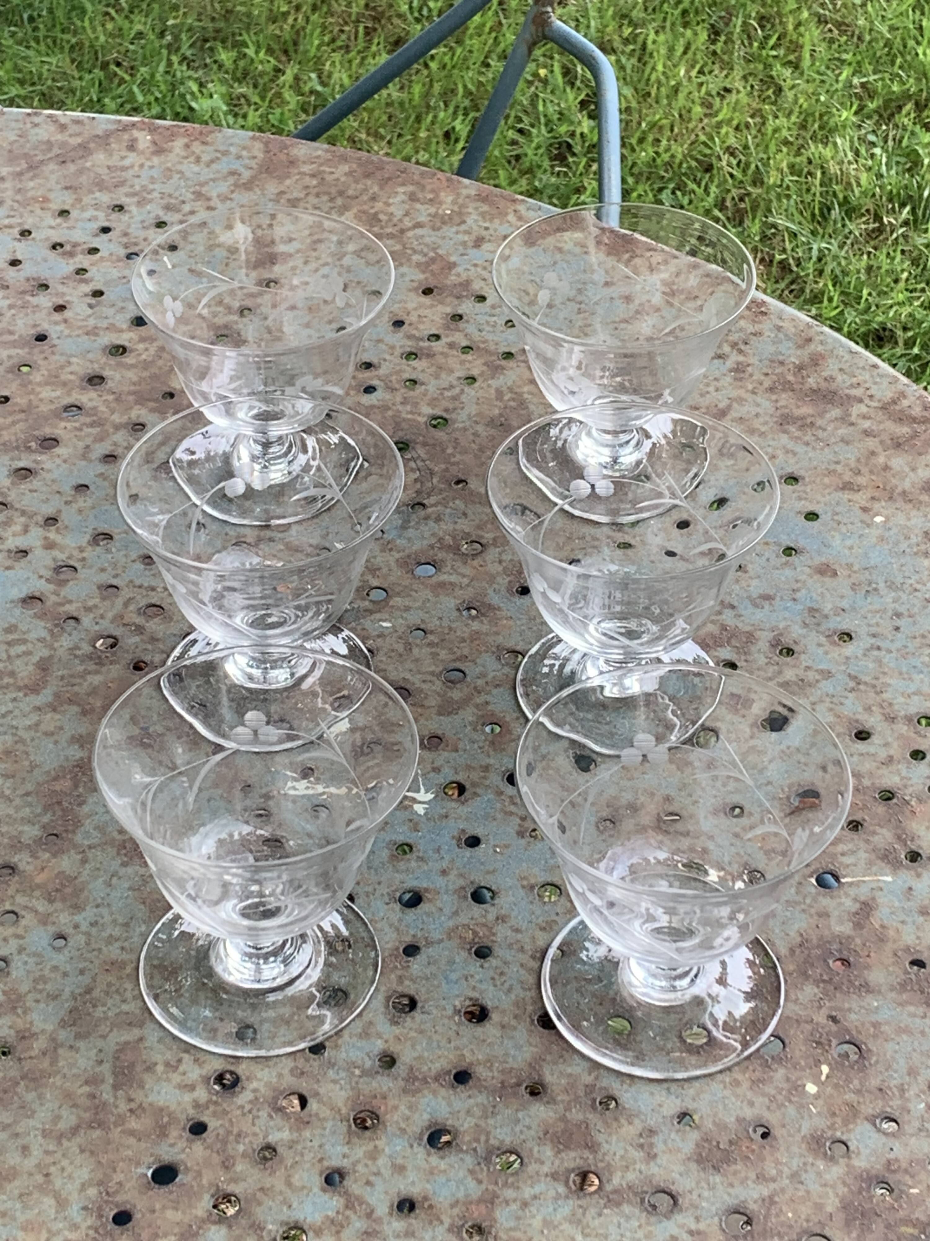 6 elegant clear glass champagne glasses with chiseled flower pattern