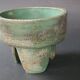 Vide poche sur pied en grès chamotté vert avec signature 1960