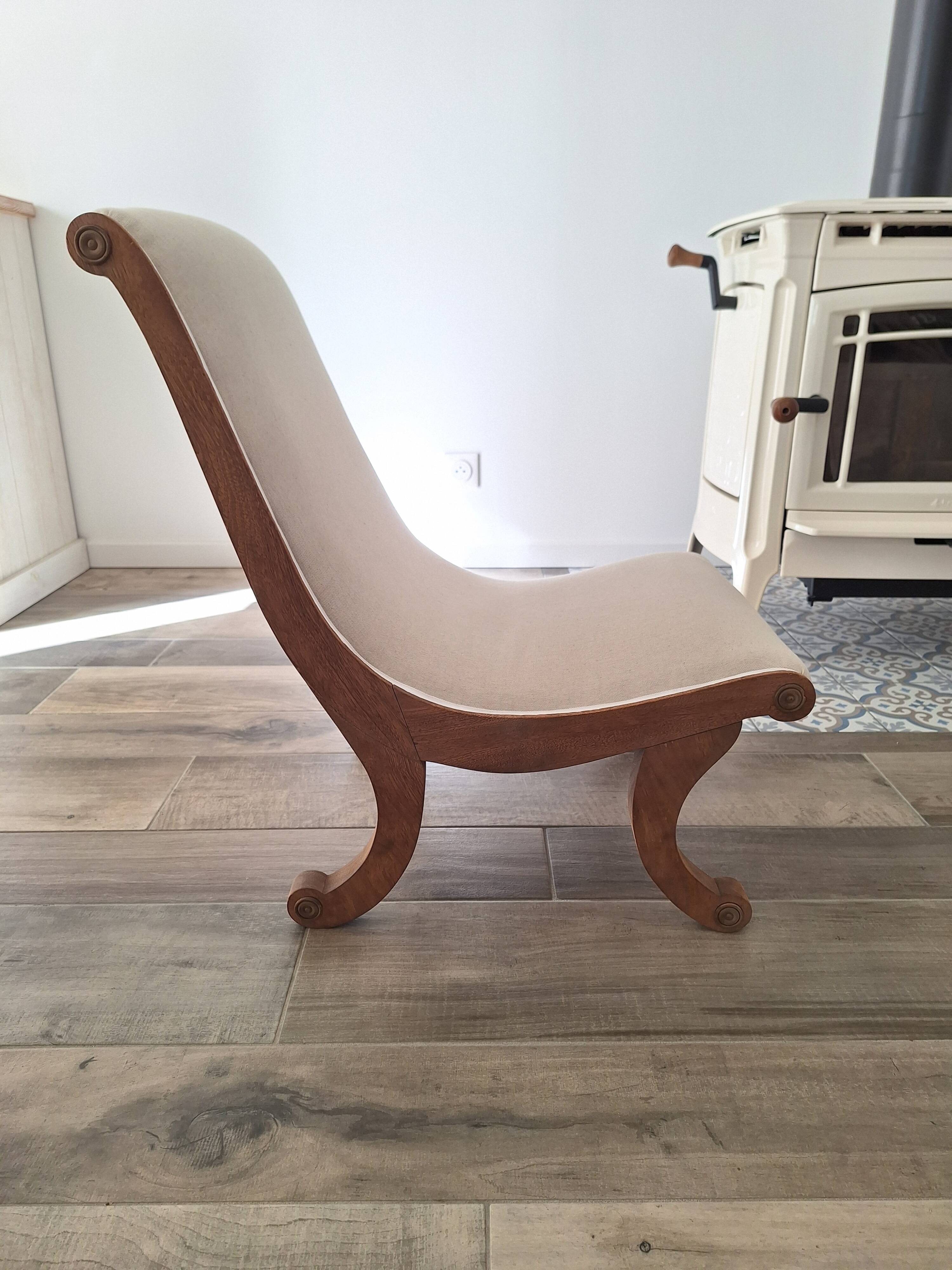 Vintage gondola armchair in beige linen fabric.