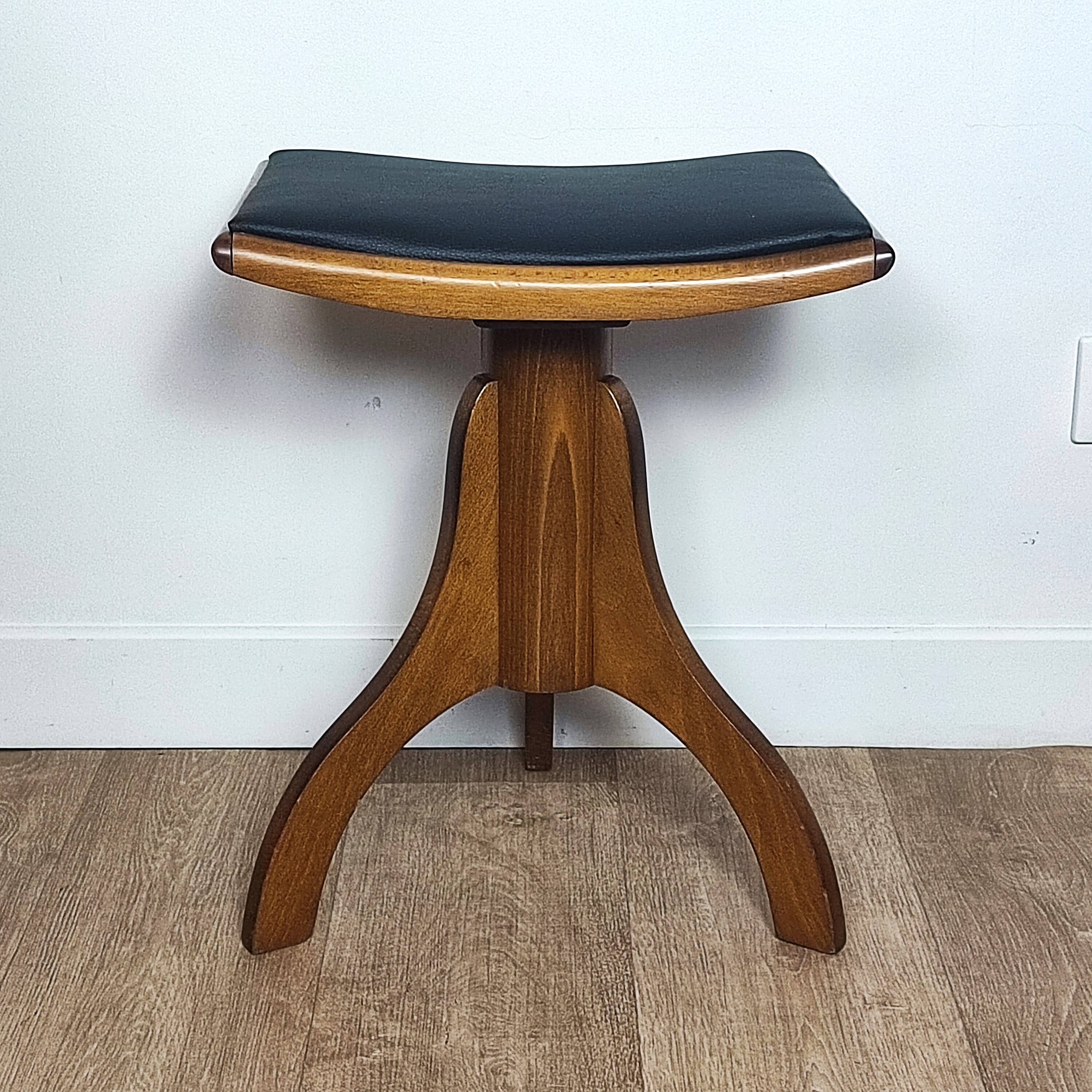 Swivel piano stool