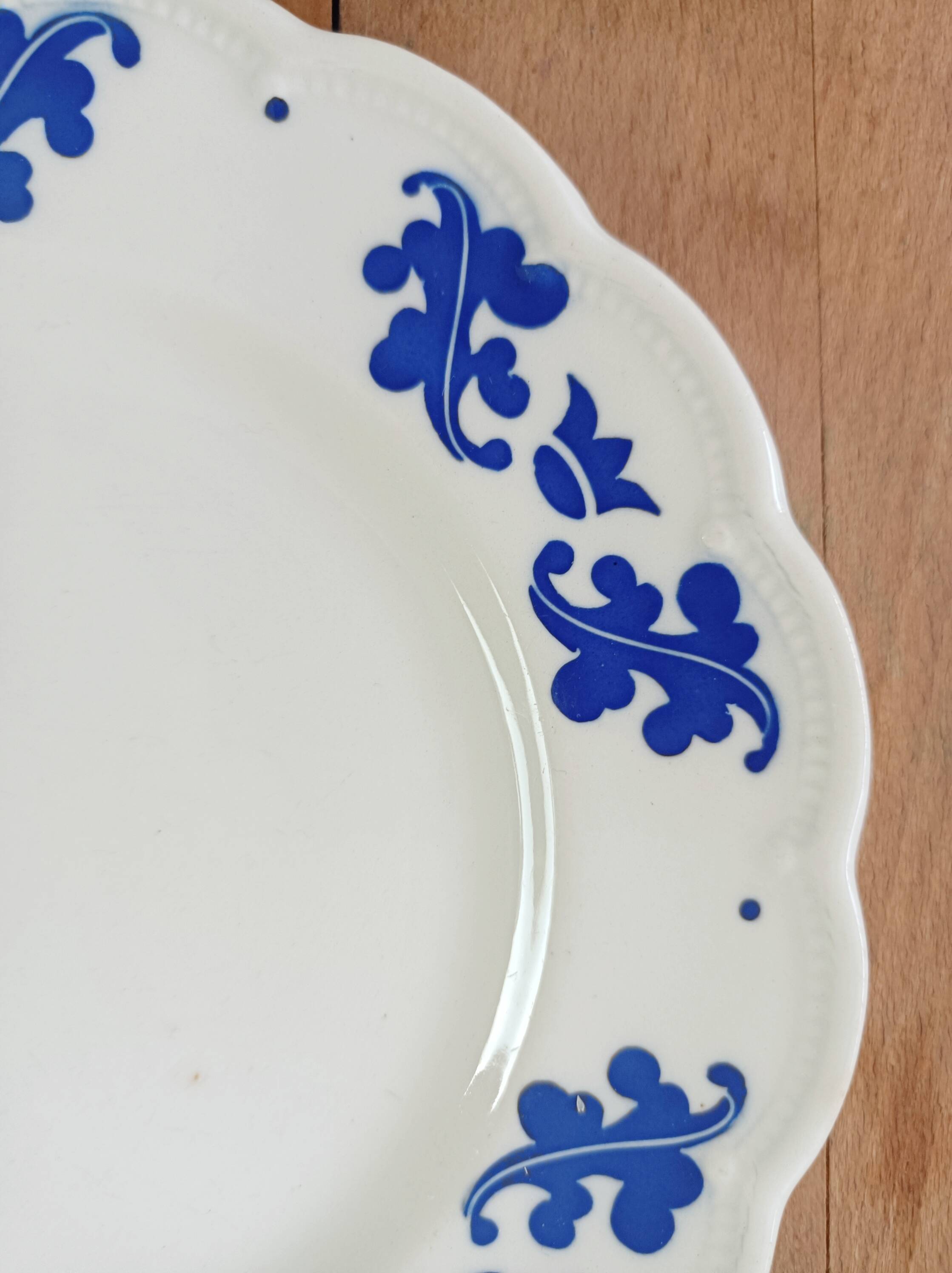 Set of 6 Boch oak leaf dessert plates
