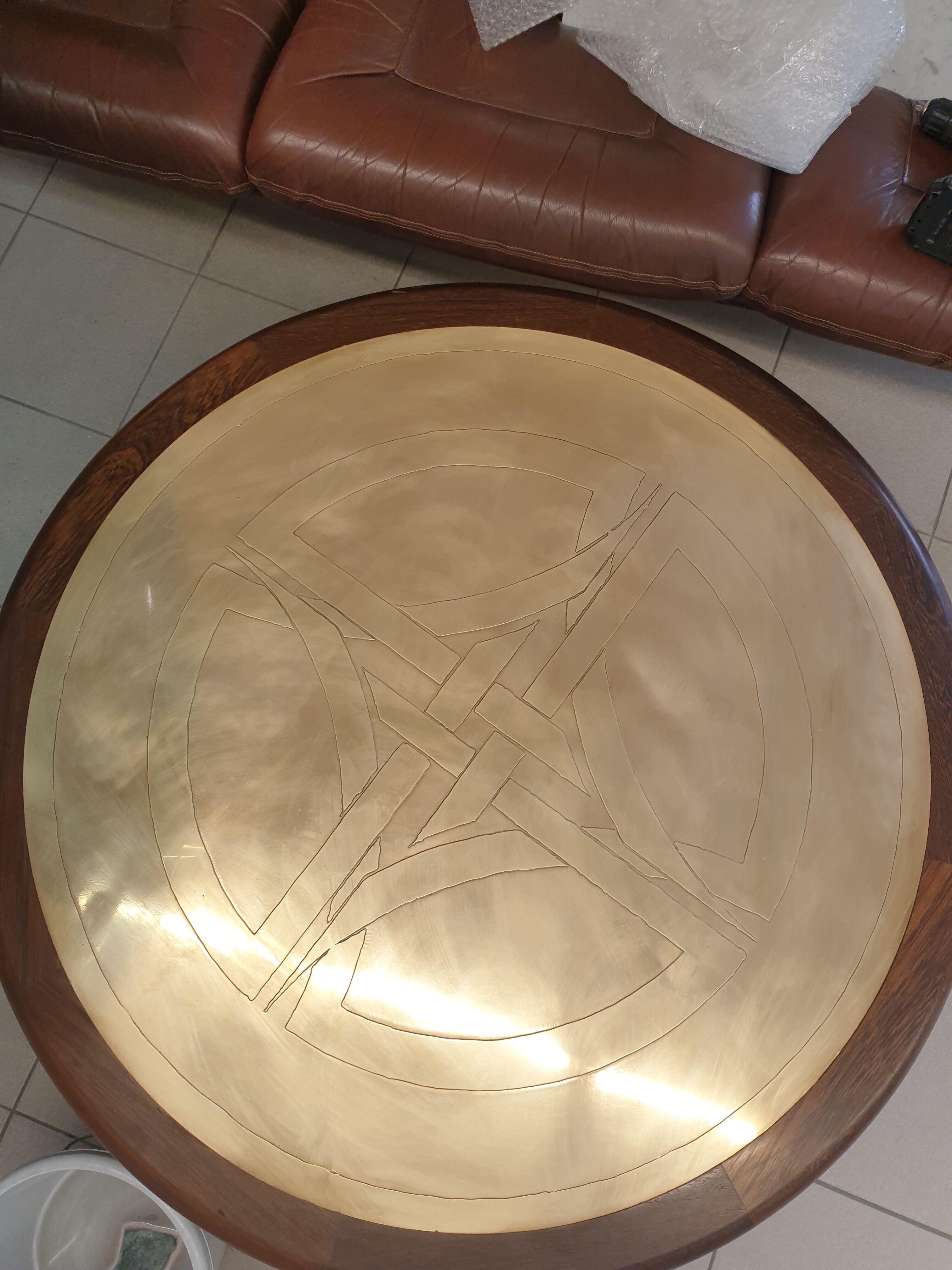 Vintage round coffee table in rosewood and brass