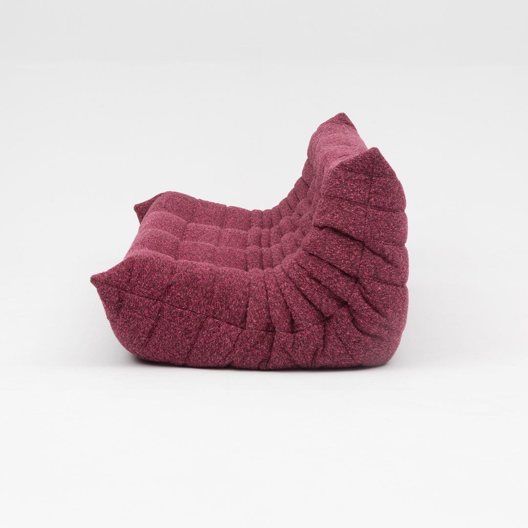 Canapé trois places Togo en bouclé bordeaux par Michel Ducaroy pour Ligne Roset