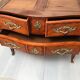 Commode de style Louis XV en placage d'acajou et bois de rose XX siècle