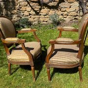 Paire de fauteuils cabriolet Louis XVI – dossier médaillon