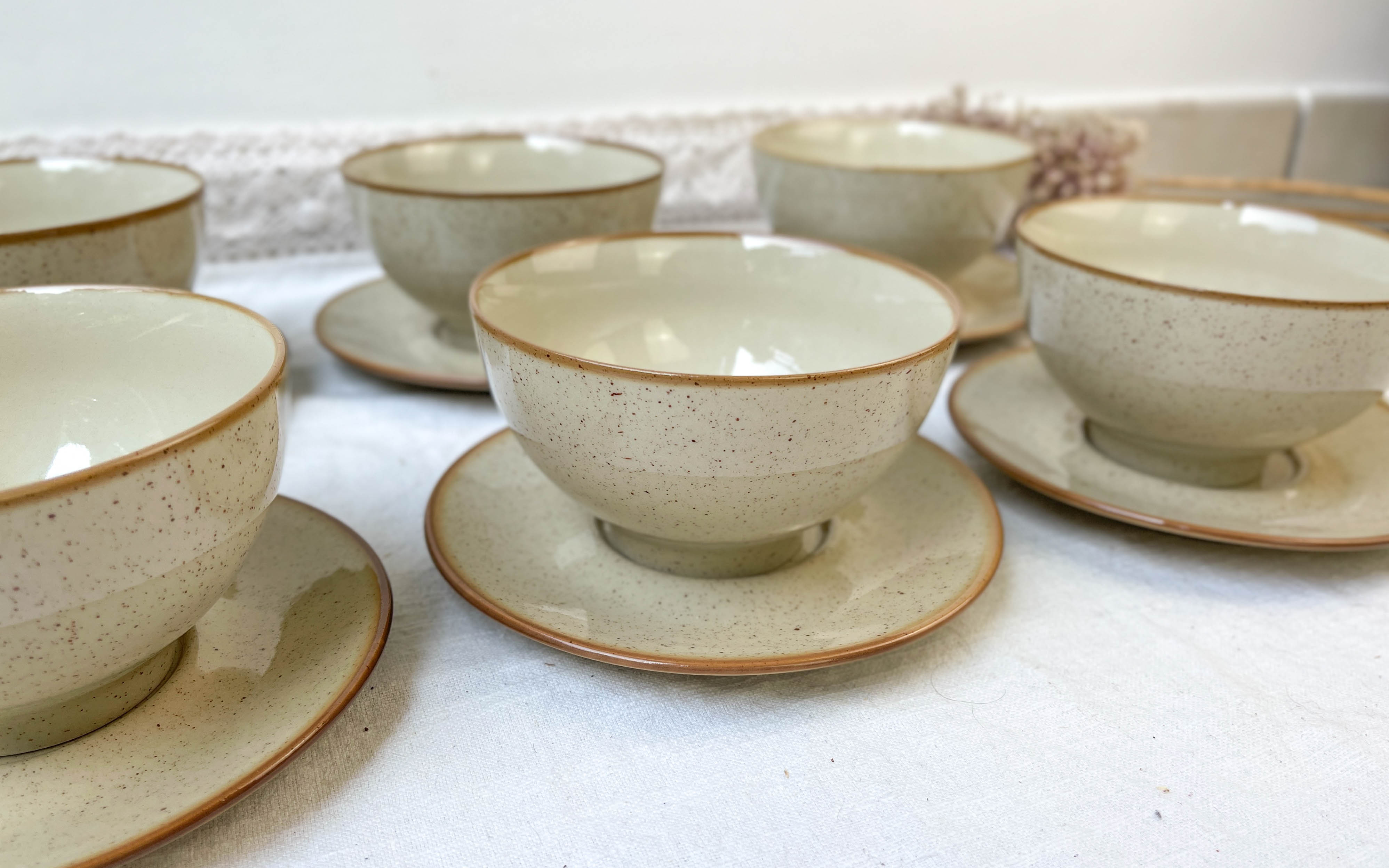 6 bols et sous tasses en grès moucheté tulowice