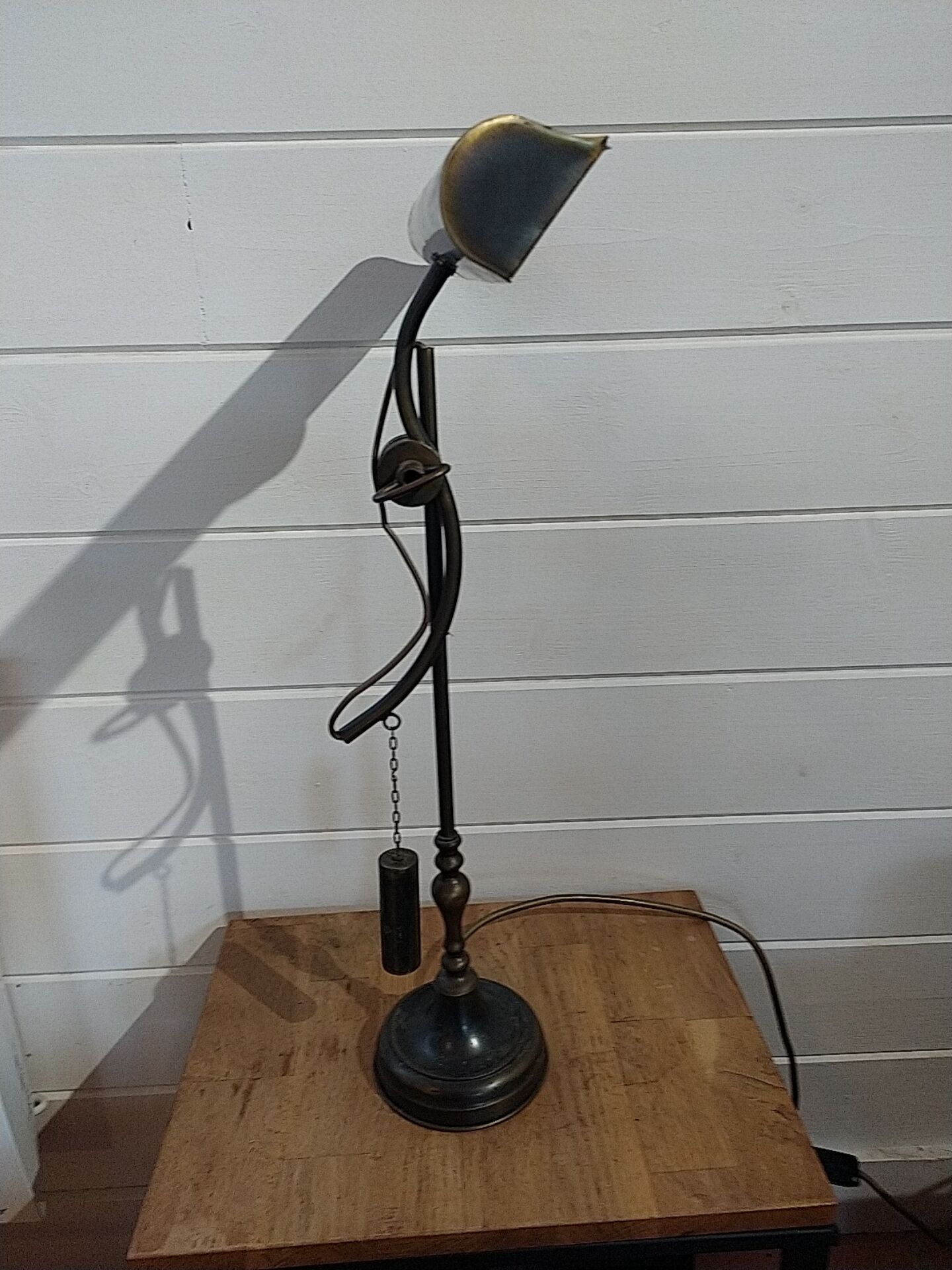 Brass balance lamp. Delmas.