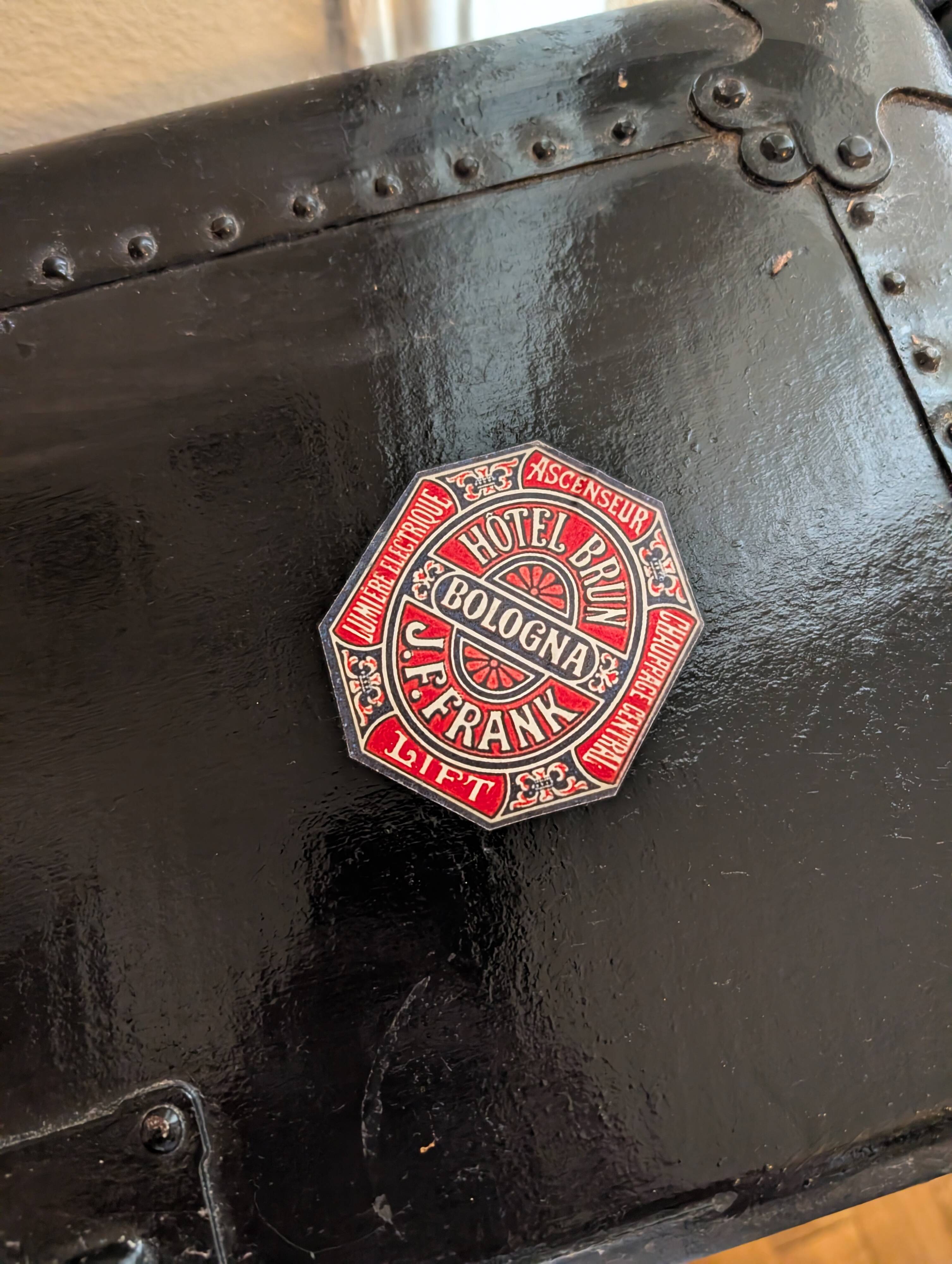 Old Cabin Trunk / Wardrobe Travel Trunk