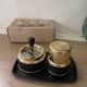 Cendrier à poussoir et sa boîte à cigarettes vintage
