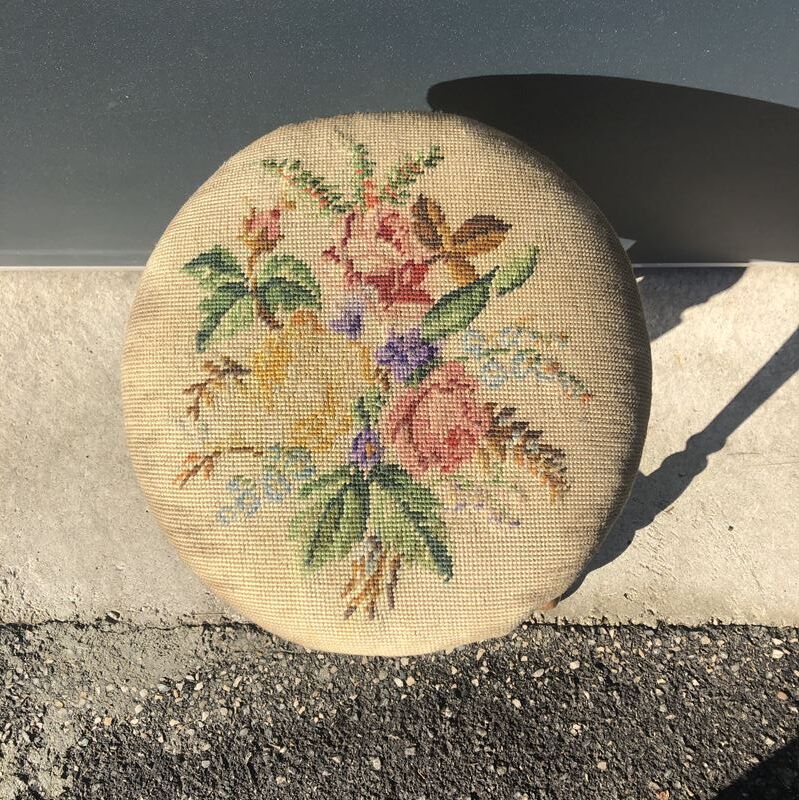 Piano stool